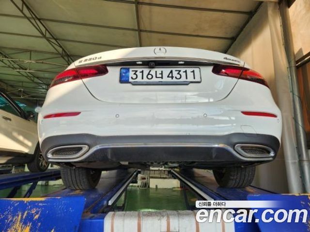 Mercedes-Benz E-Class E220d 4MATIC AMG Line — пробег 37 244 км — фото 2 из 2